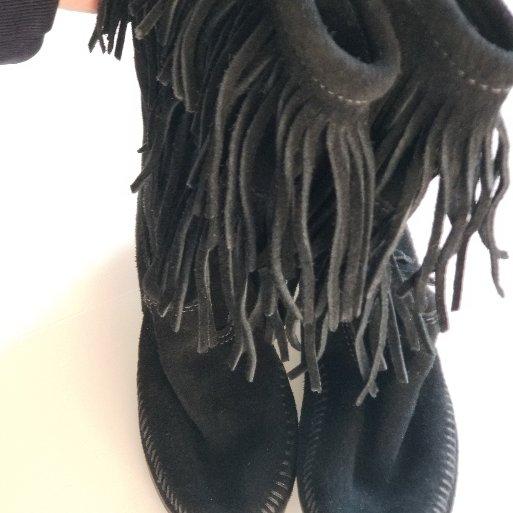 Minnetonka NWOT Black Suede Fringed Boots - Picture 5 of 9